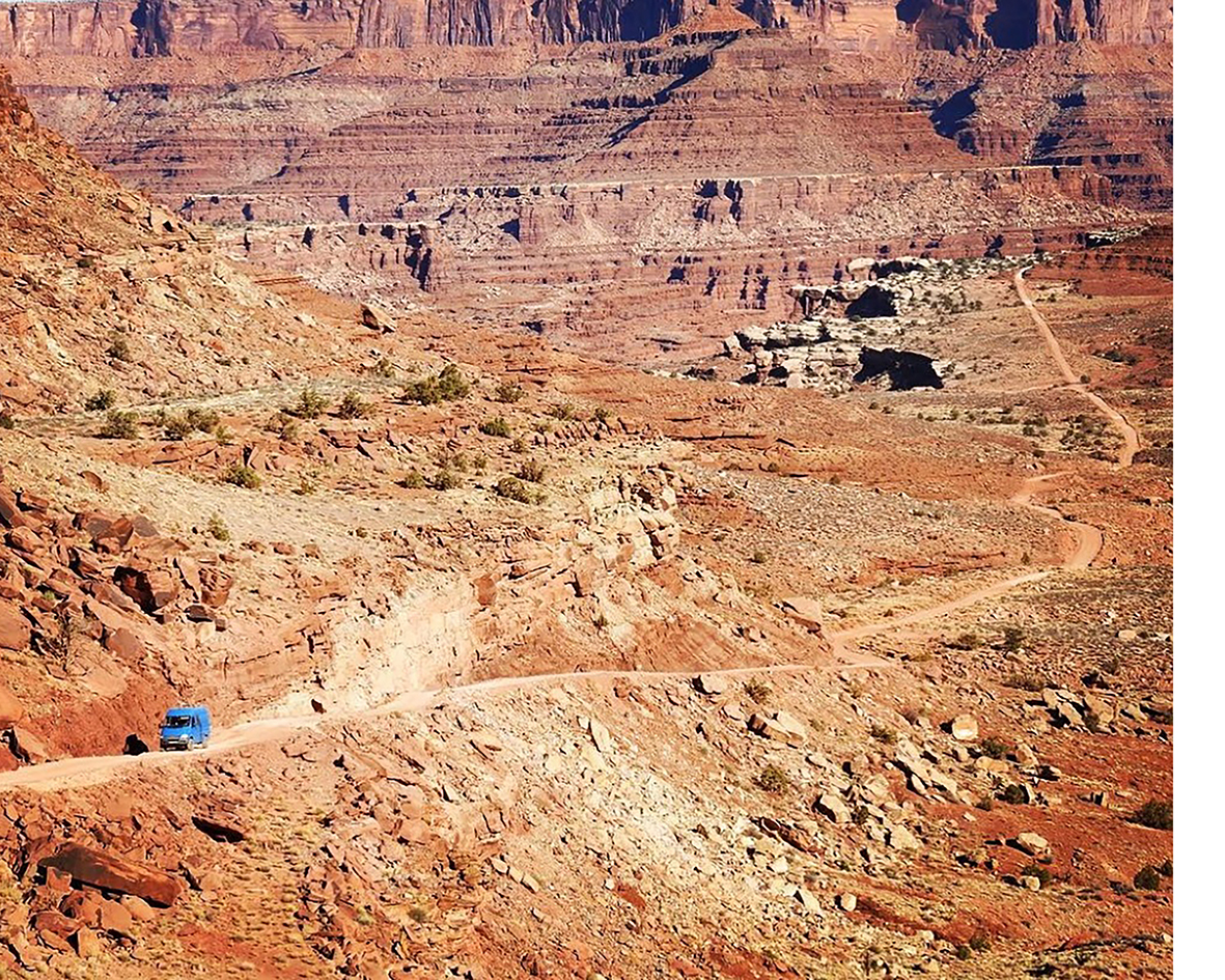 06_TINY STOVE VANLIFE IN USA BUS MIT HOLZOFEN